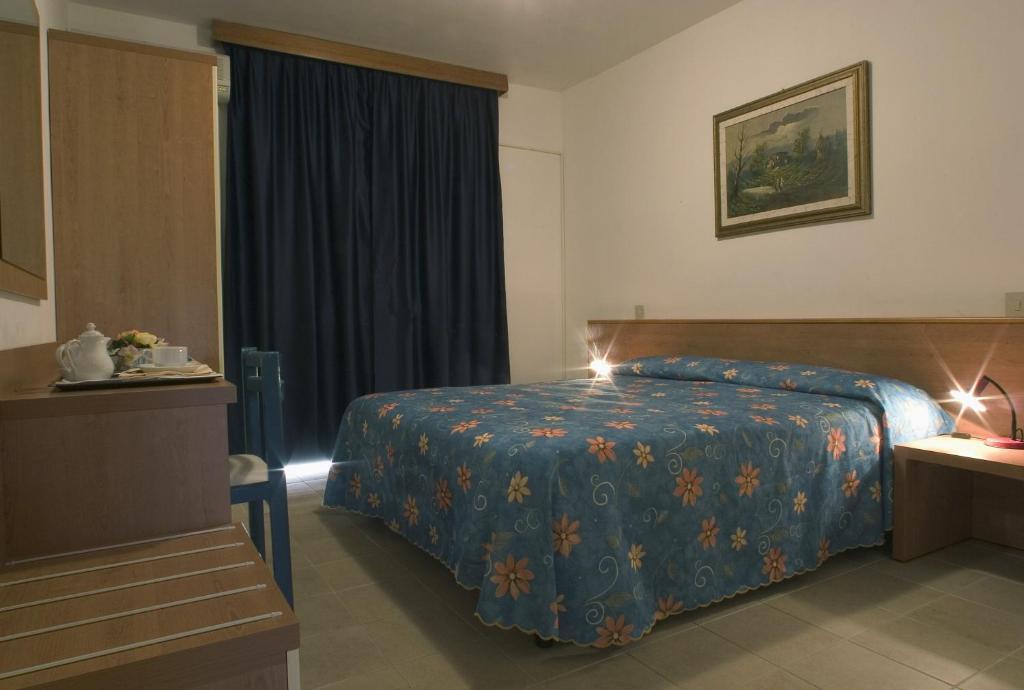 Hotel Santa Cruz Lignano Sabbiadoro Ruang foto