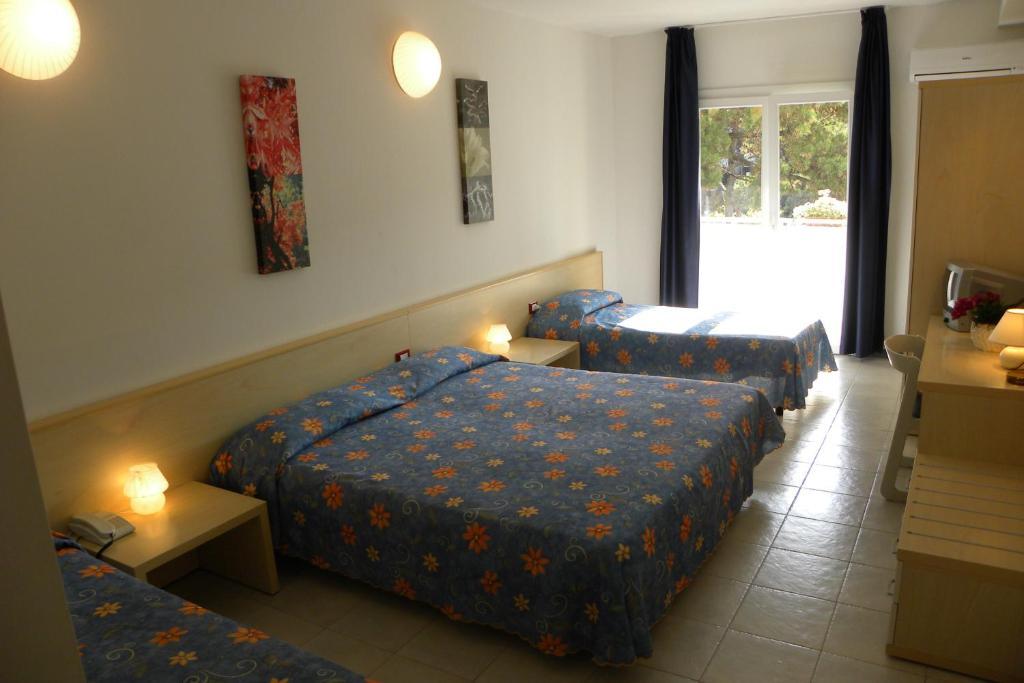 Hotel Santa Cruz Lignano Sabbiadoro Ruang foto